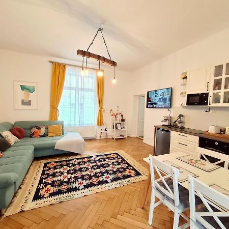 Jasmine Serenity Apartment - Central, Behind Black Church ブラショフ エクステリア 写真