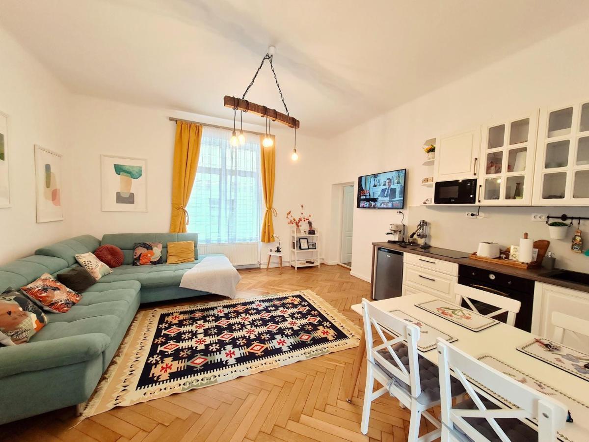 Jasmine Serenity Apartment - Central, Behind Black Church ブラショフ エクステリア 写真