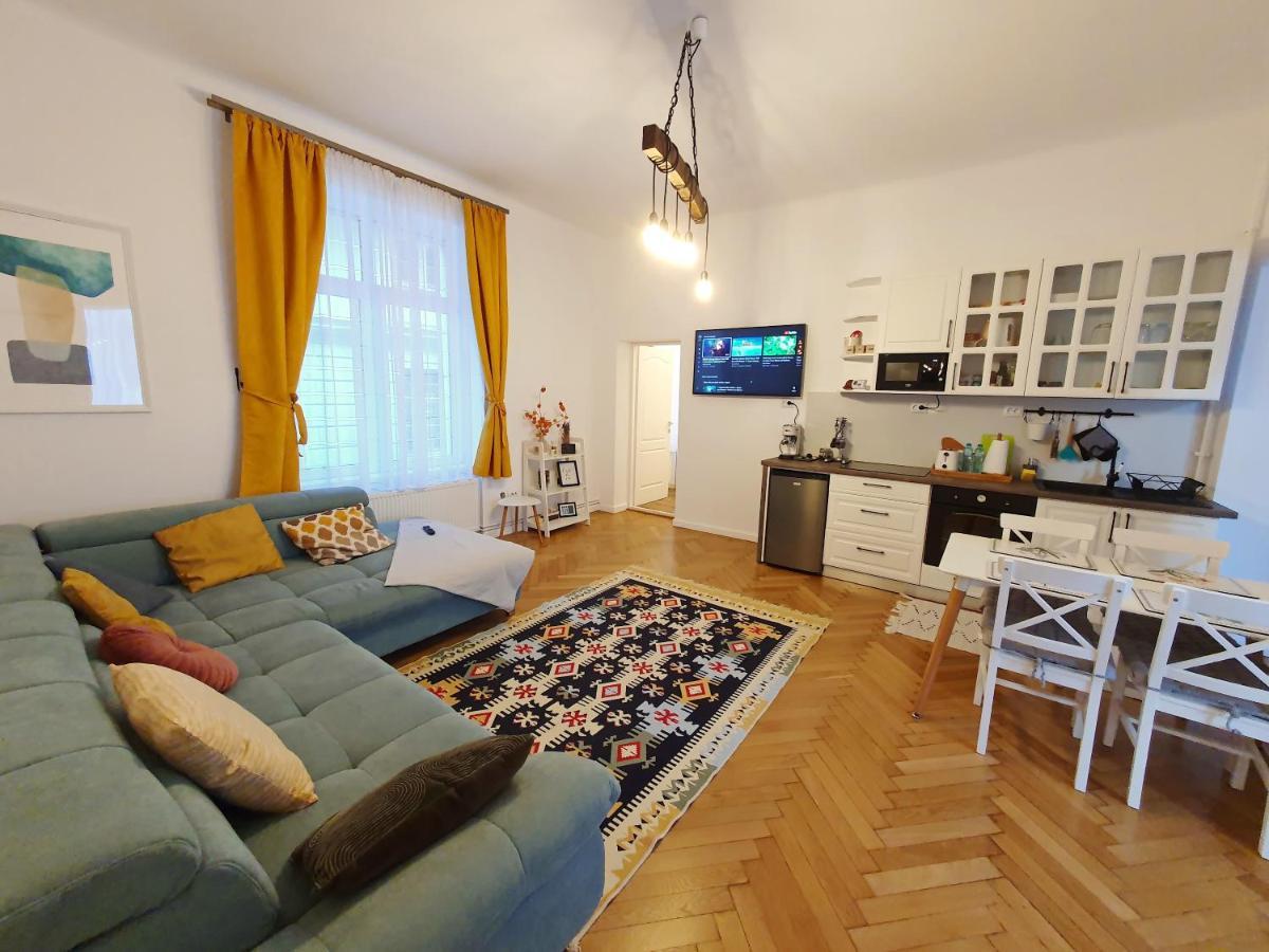 Jasmine Serenity Apartment - Central, Behind Black Church ブラショフ エクステリア 写真