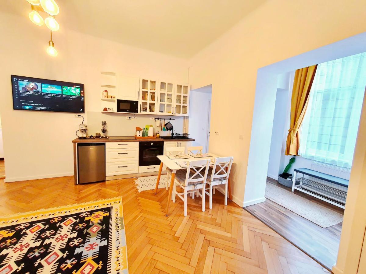 Jasmine Serenity Apartment - Central, Behind Black Church ブラショフ エクステリア 写真