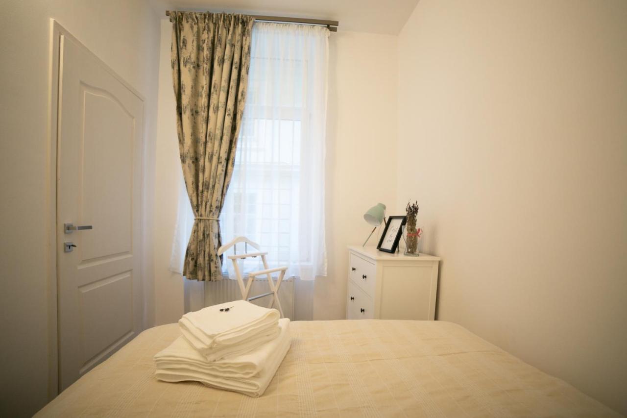 Jasmine Serenity Apartment - Central, Behind Black Church ブラショフ エクステリア 写真