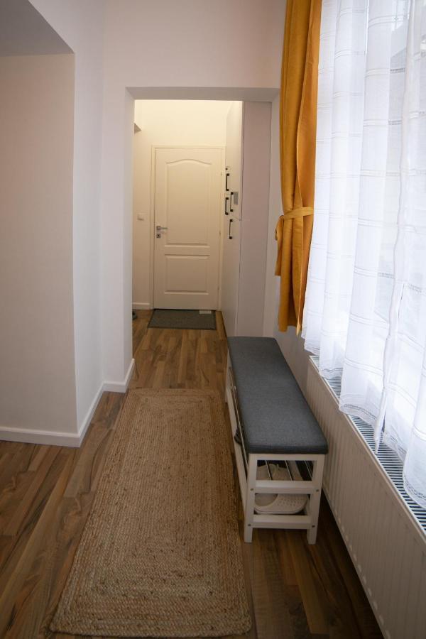 Jasmine Serenity Apartment - Central, Behind Black Church ブラショフ エクステリア 写真